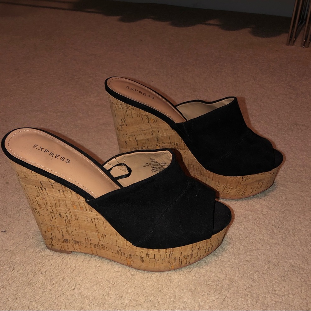 Black Wedges